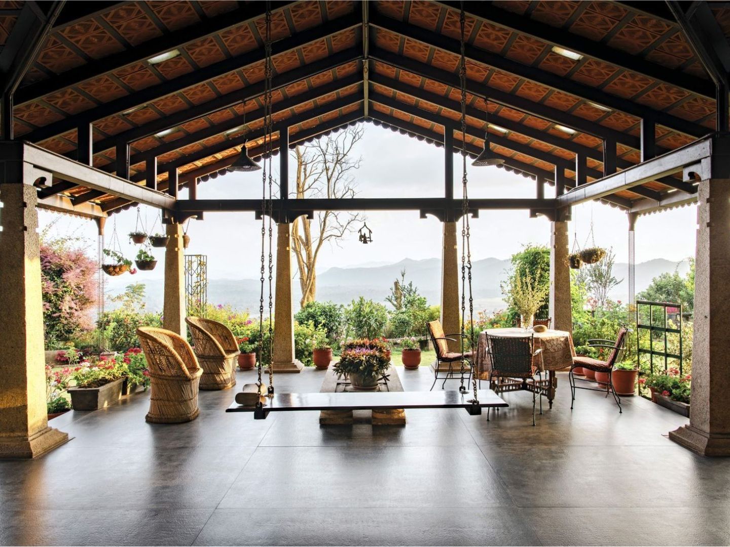 5 charming second homes in the hills that celebrate their spectacular views