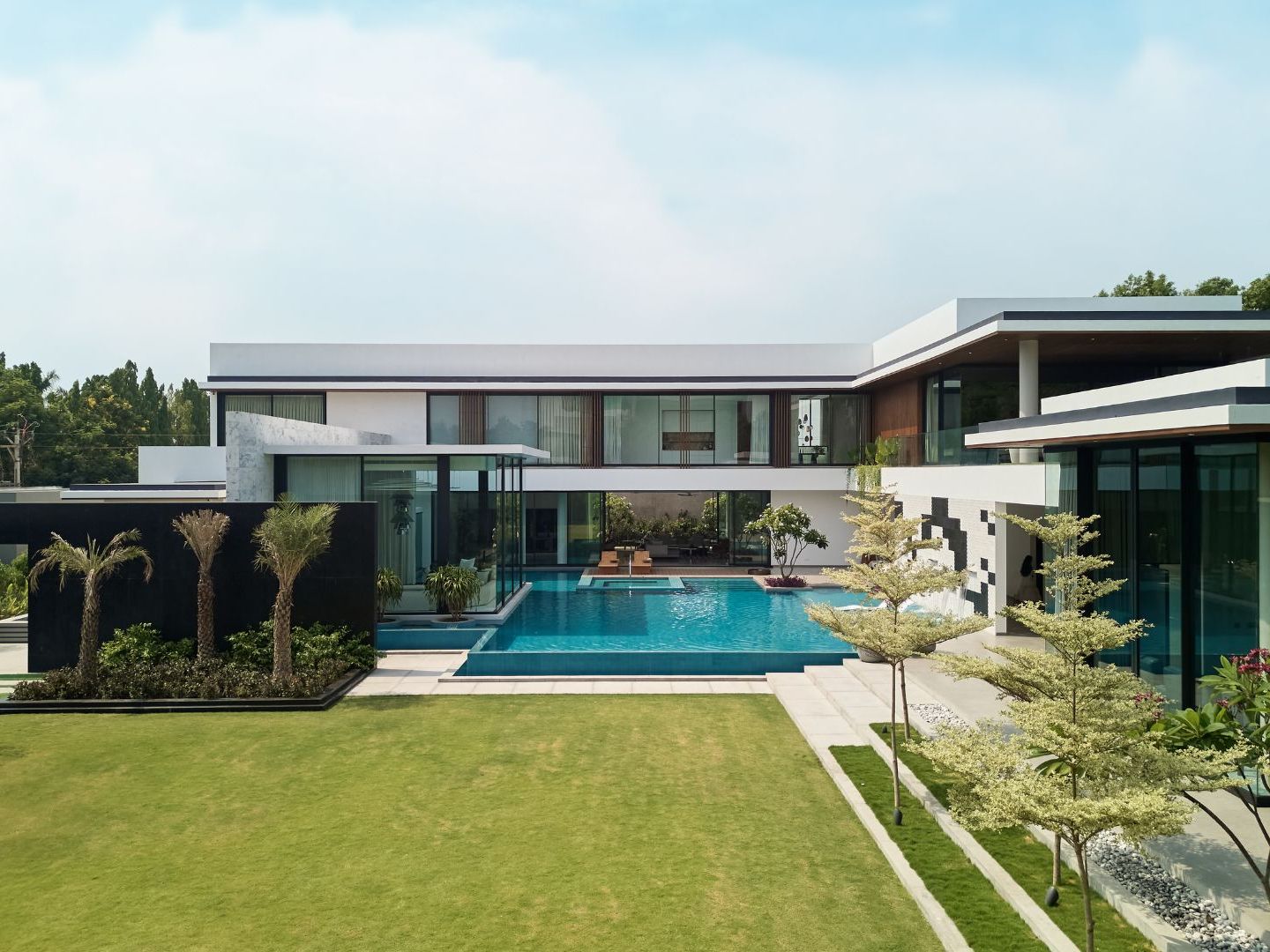 A sprawling Vadodara villa where water becomes the central element