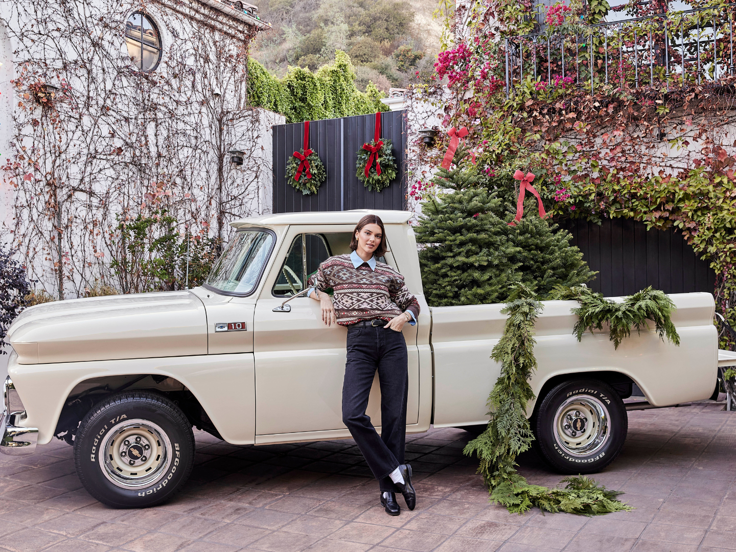 Supermodel Kendall Jenner's LA home is a Christmas wonderland